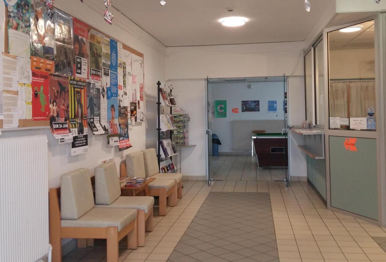 Auberge De Jeunesse Hi Поатие Екстериор снимка