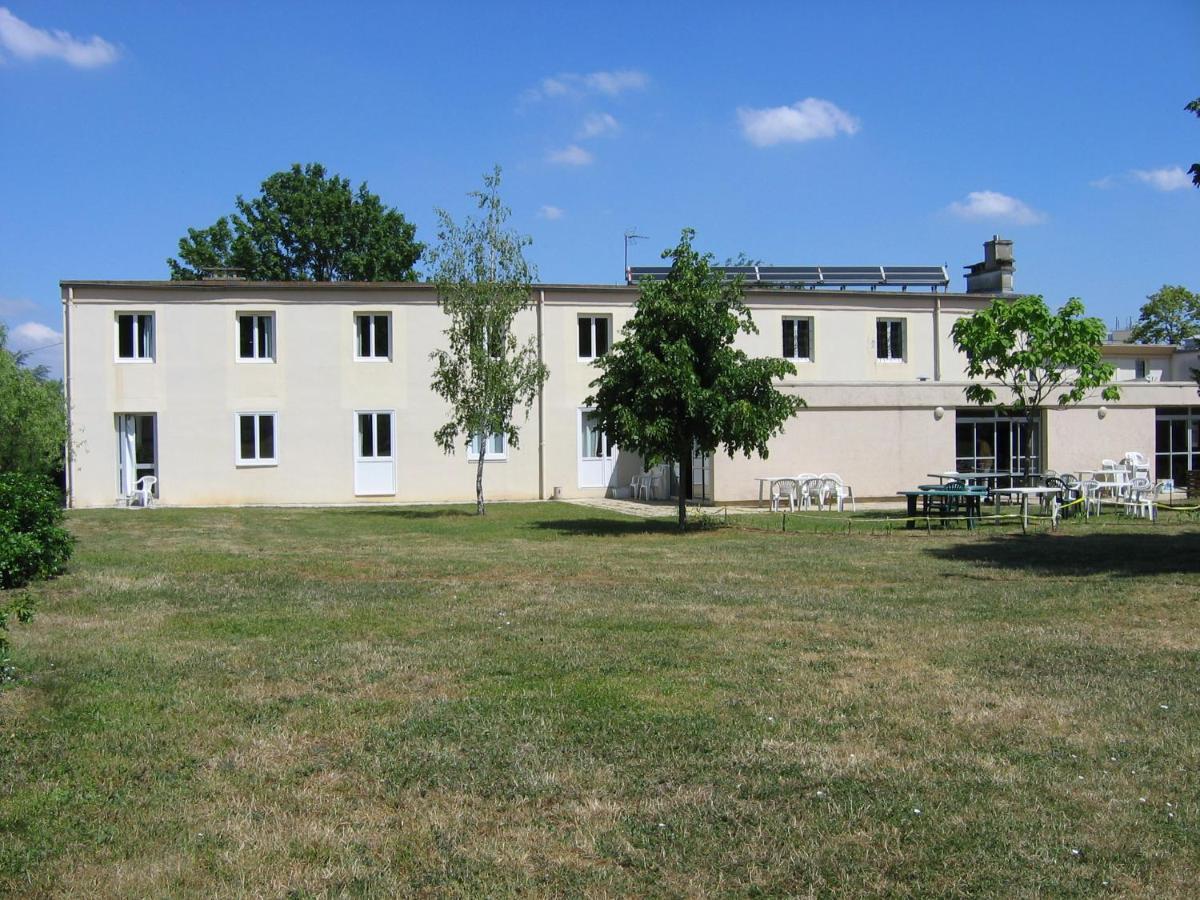 Auberge De Jeunesse Hi Поатие Екстериор снимка