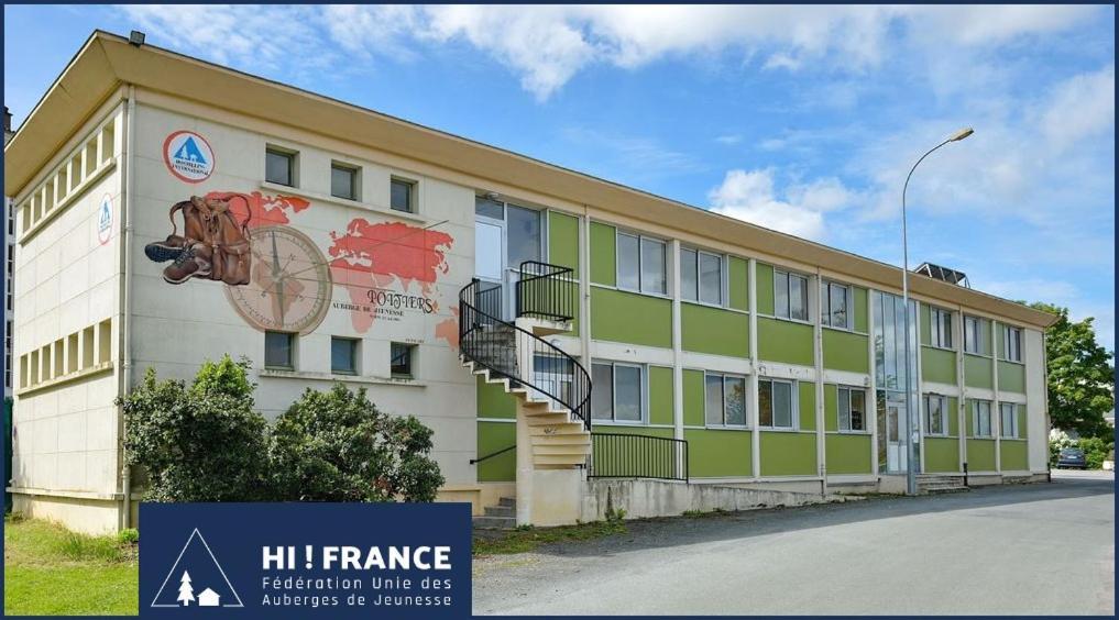 Auberge De Jeunesse Hi Поатие Екстериор снимка