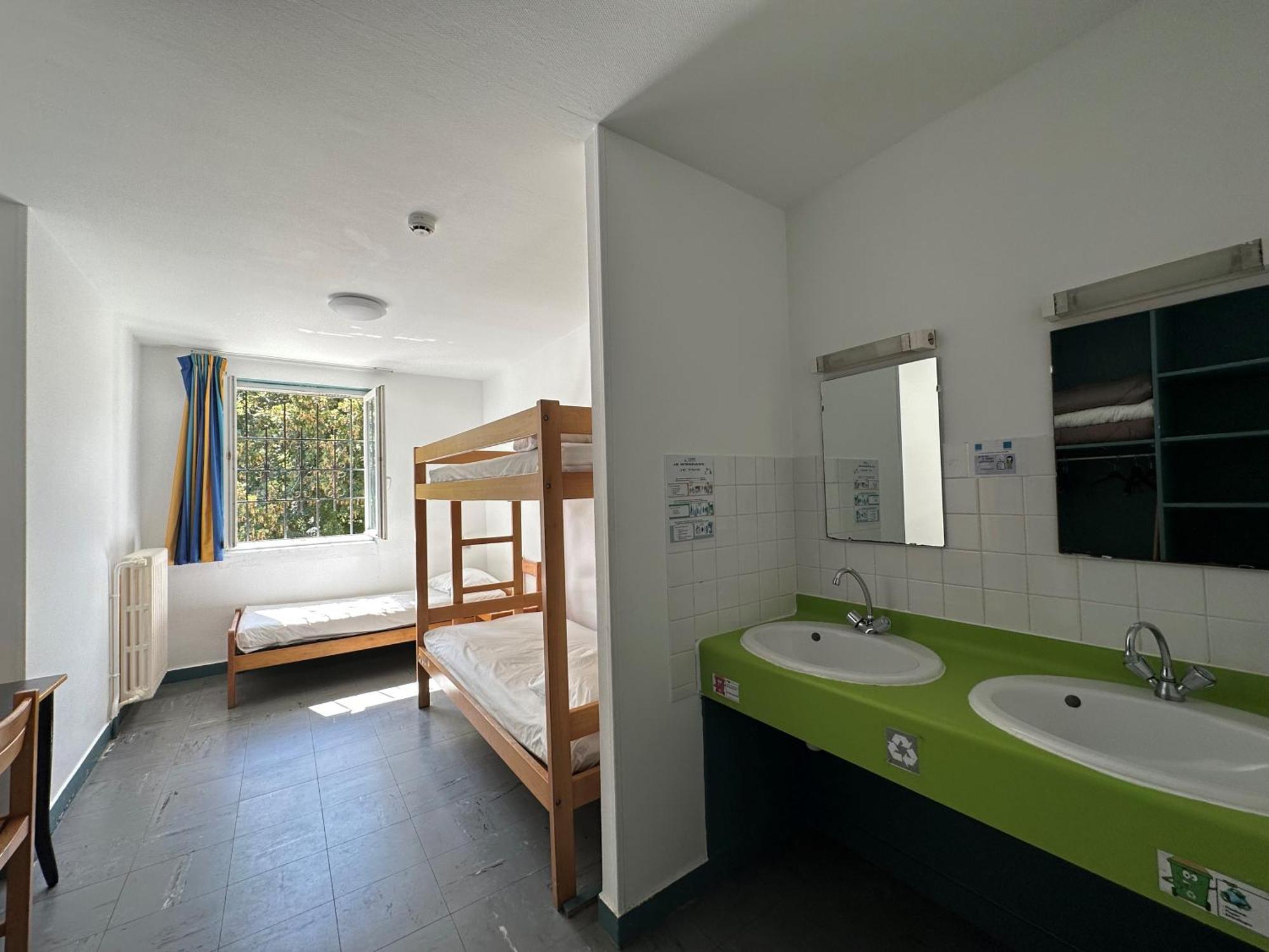 Auberge De Jeunesse Hi Поатие Екстериор снимка