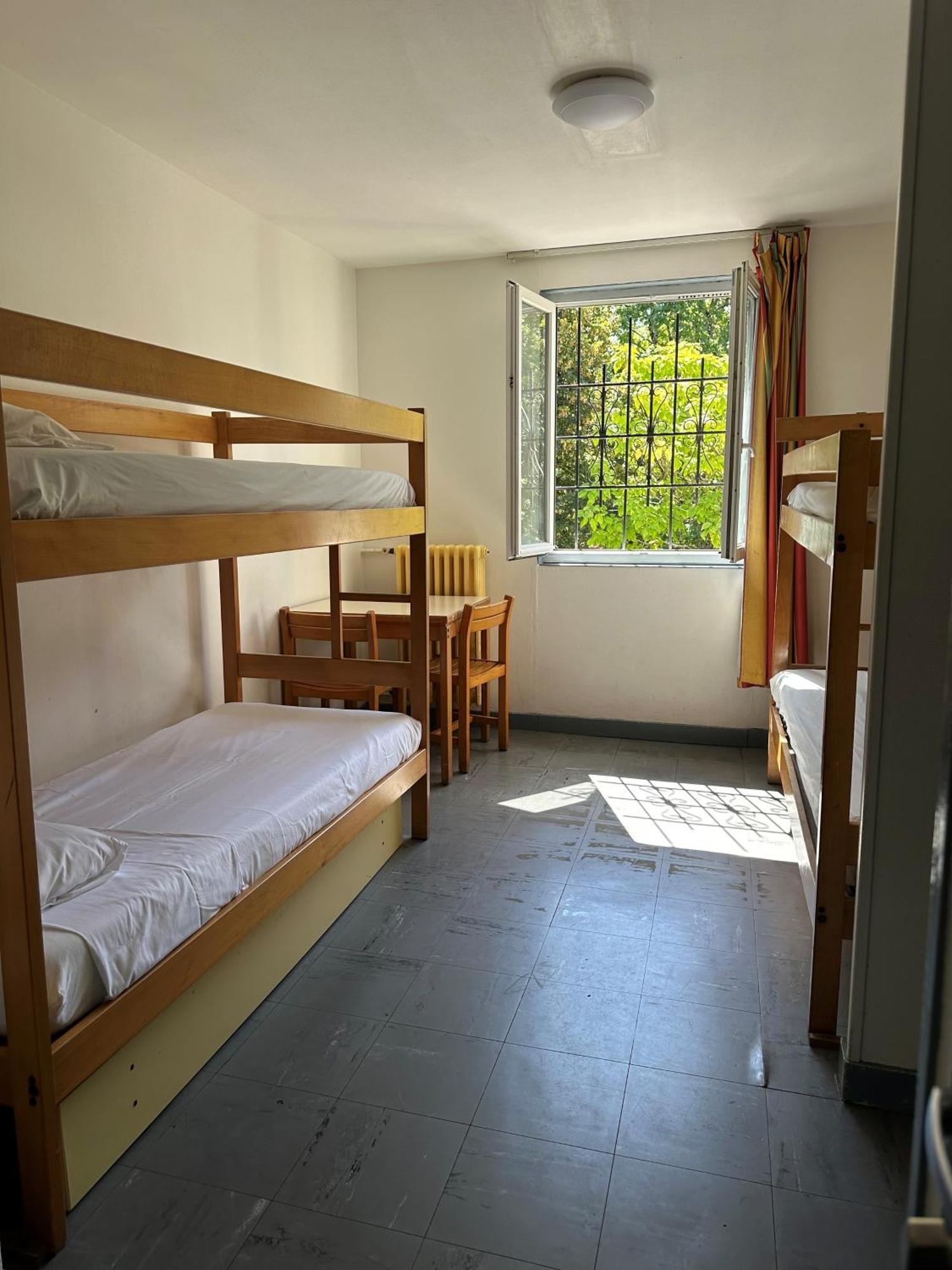 Auberge De Jeunesse Hi Поатие Екстериор снимка